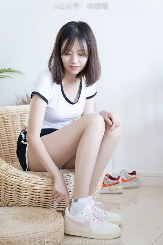 [BoBoSocks袜啵啵]NO.026 小甜豆-体操服、空军一号、白棉袜、肉丝 - BoBoSocks袜啵啵