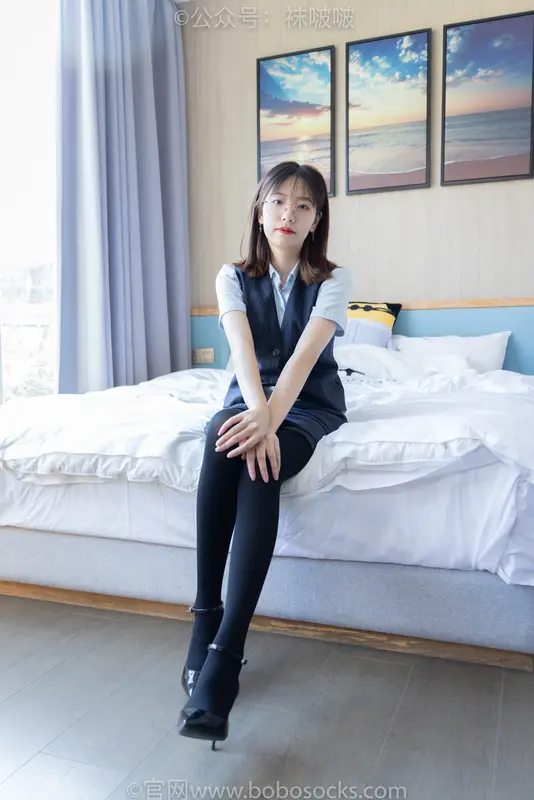 [BoBoSocks袜啵啵]NO.038 小甜豆-建行行服、高跟鞋、厚黑丝 - BoBoSocks袜啵啵