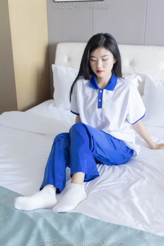 [BoBoSocks袜啵啵]NO.039 小奶熊-校服、vans帆布鞋、短白棉袜、裸足 - BoBoSocks袜啵啵
